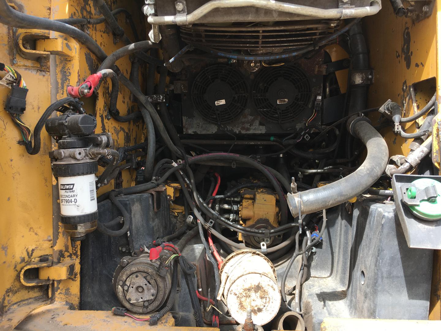 ./imagenes/INVOICE/2019/15849/MINICARGADOR  CAT 246C (6).JPG